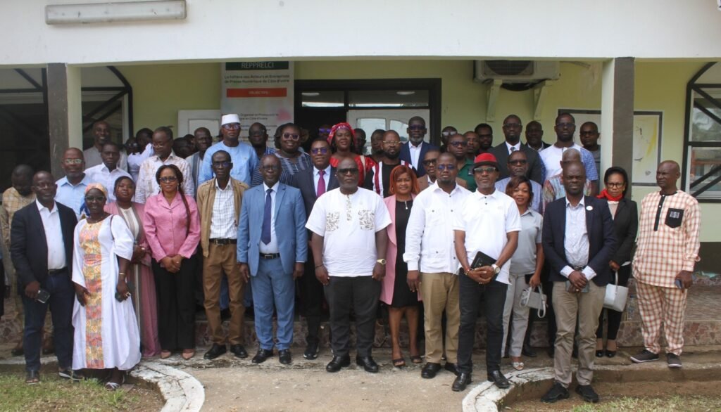 photo d'ensemble des journalistes de Presse en ligne. le Repprecie
