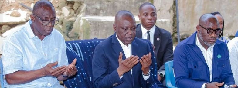 Visite du Ministre Amadou Koné au domicile du livreur assassiné