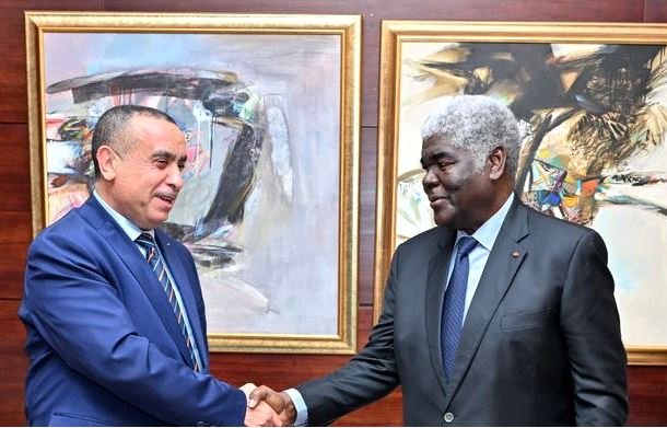 Le Ministre des hydrocarbures de l’Algérie, Mohamed Arkab a été reçu en audience par le Premier Ministre SF Robert Beugré Mambé -TSF MEDIA PRESSE