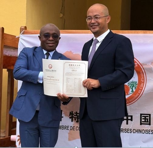 tsf media presse-le directeur de l’orphelinat de garçons de Bingerville, Legré Marcel reçoit des dons de la Chine