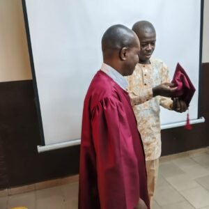 Père Traoré avec le président du jury