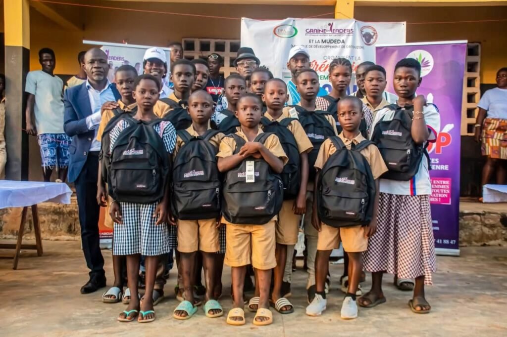 remise de kit scolaire aux élèves -tsf media presse