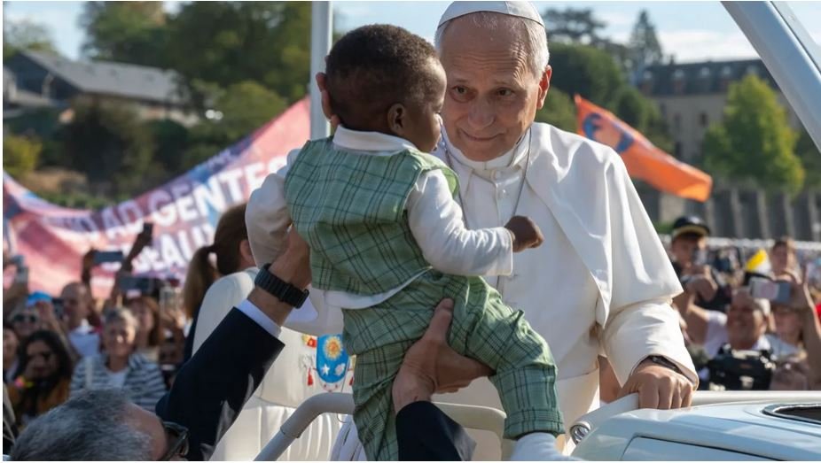 Le Pape Léon XIV et les enfants
