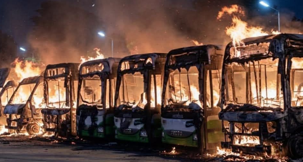 40 Bus Calcinés -INCENDIE AU DEPÔT 5 DE LA SOTRA