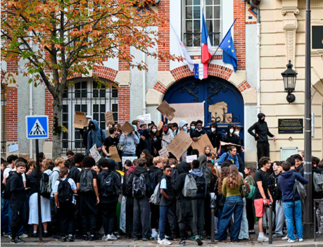 les lycéens manifestent partout en France