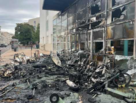 incendie qui a ravagé l'entrée du lycée François Mauriac à bordeaux