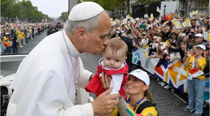 visite du pape en France - benediction enfant-tsf media press