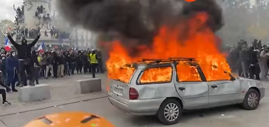 voiture incendiée-manifestation du 17 octobre 2026-tsf media presse